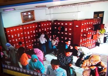 Pelaku Pencurian Terekam CCTV